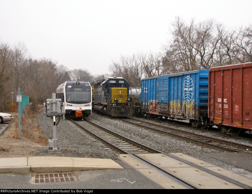 NJT 3502 and CSXT 8076